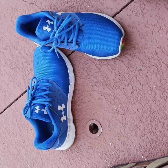 Under Armour - Picture 2 of 3